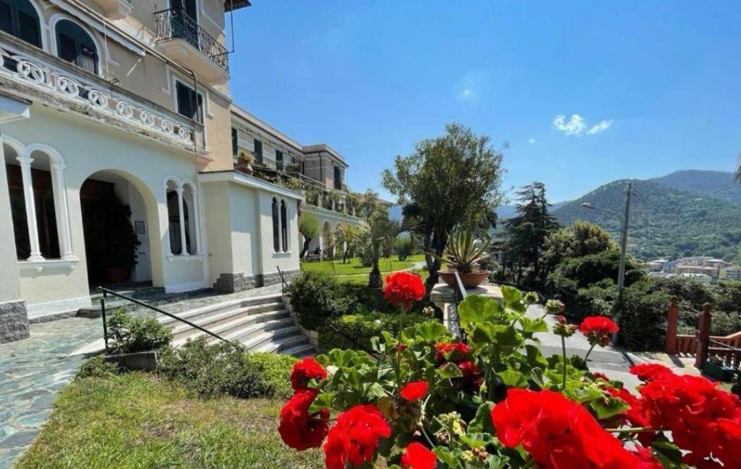 Elegant And Sea View Excelsior Apartment Леванто Экстерьер фото