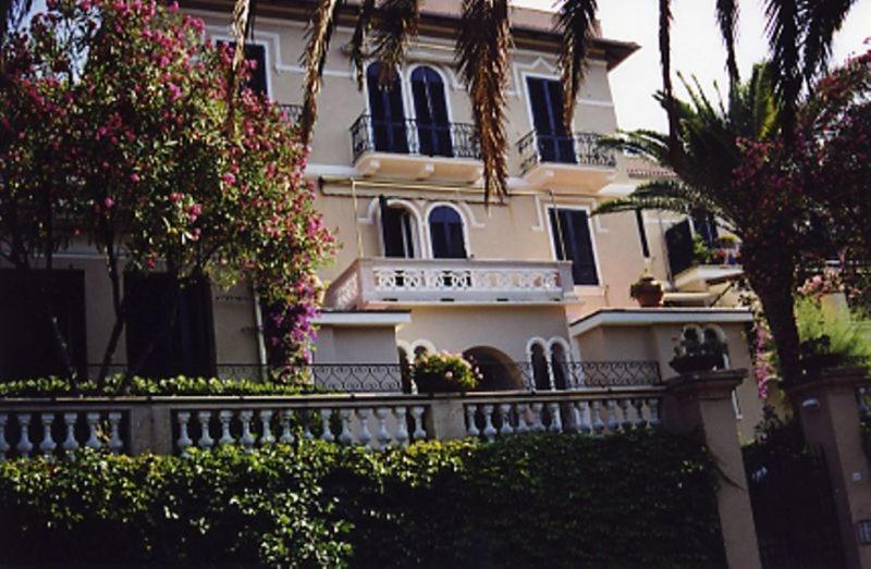 Elegant And Sea View Excelsior Apartment Леванто Экстерьер фото